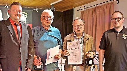 Ehrung für 60 Jahre Mitgliedschaft (von links) 1. Vorstand Öffentlichkeitsarbeit Lukas Meder, Herbert Emmerling und Gerhard Hauk, 2. Vorstand Öffentlichkeitsarbeit Andreas Altmann