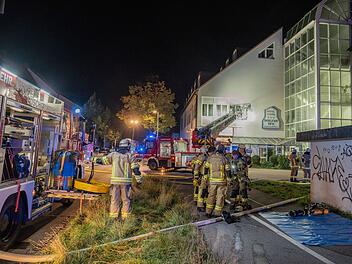 Hotelbrand in Bamberg: Person springt aus 1. Stock - etliche Gäste "riefen um Hilfe"