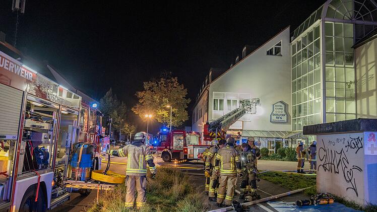 Hotelbrand in Bamberg: Person springt aus 1. Stock - etliche Gäste "riefen um Hilfe"
