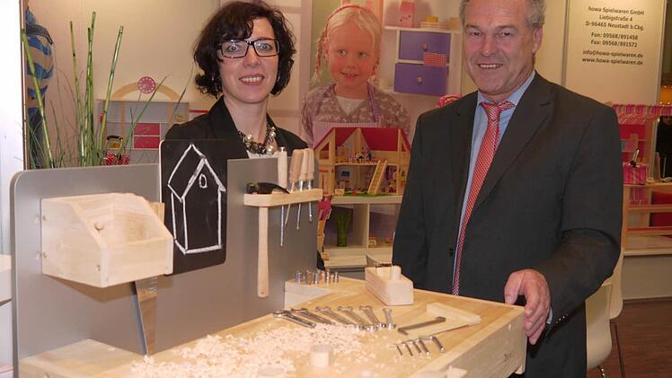 Caco, Firma Canzler: Geschäftsführerin Silke Hausdörfer und Neustadts OB, Frank Rebhan. Foto: Berthold Köhler