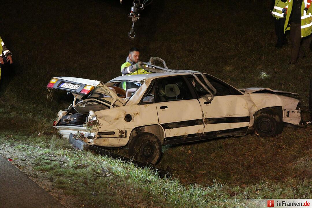 Auto ueberschlaegt sich auf der A3 mehrfach - Fahrer stirbt am Unfallort