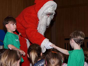 Hier kommt der Nikolaus. Foto: Denise Burkhardt/Archiv