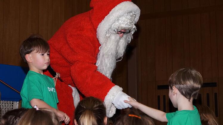 Hier kommt der Nikolaus. Foto: Denise Burkhardt/Archiv