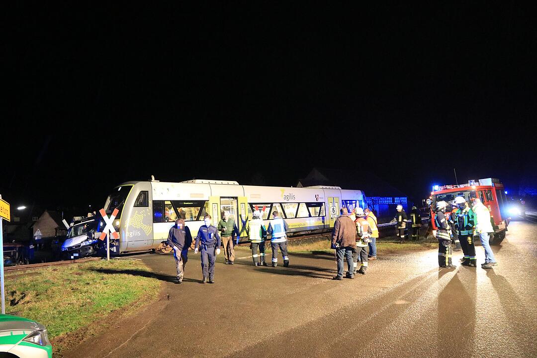 Zug gegen Lieferwagen - Bahnunfall zwischen Bamberg und Ebern