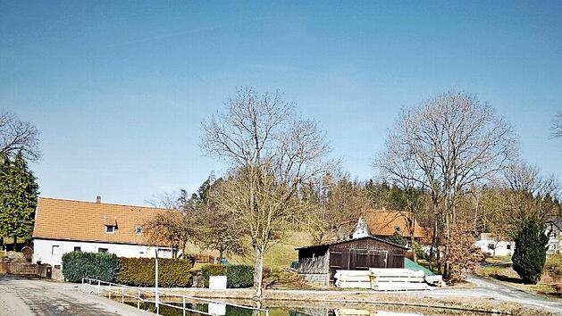 Mit der Sanierung des bestehenden Dorfteiches und dem Ausbau der vorhandenen Innerortsstraßen hat der Marktgemeinderat in seiner Sitzung am Dienstagabend die Einleitung einer einfachen Maßnahme der Dorferneuerung einstimmig gebilligt. Der Kostenrahmen liegt derzeit bei 660 000 Euro.