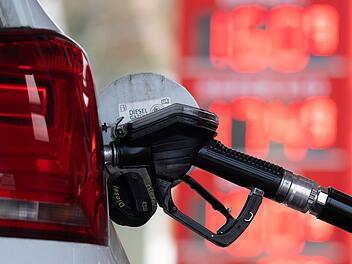 "Rational schwer zu erklären": ADAC hat kein Verständnis für Tankstellen-Phänomen "Rational schwer zu erklären": ADAC hat kein Verständnis für Tankstellen-Phänomen