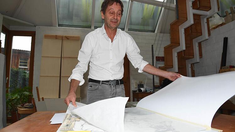 Einblicke ins aktuelle Schaffen: Harald Winter in seinem Atelier in Weilersbach. Foto: Ronald Rinklef