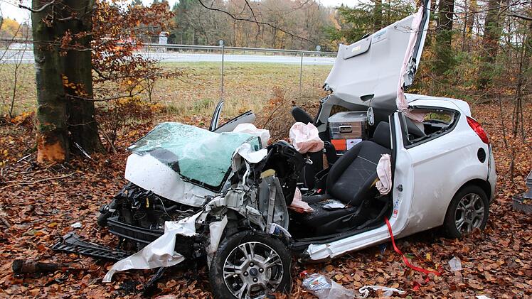 Tödlich verletzt wurde ein 49-Jähriger bei einem Unfall am 7. November 2017 auf der A 7 Höhe Schondra. Foto: Ralf Ruppert