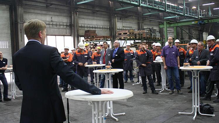 Josef Ramthun hält eine Rede.