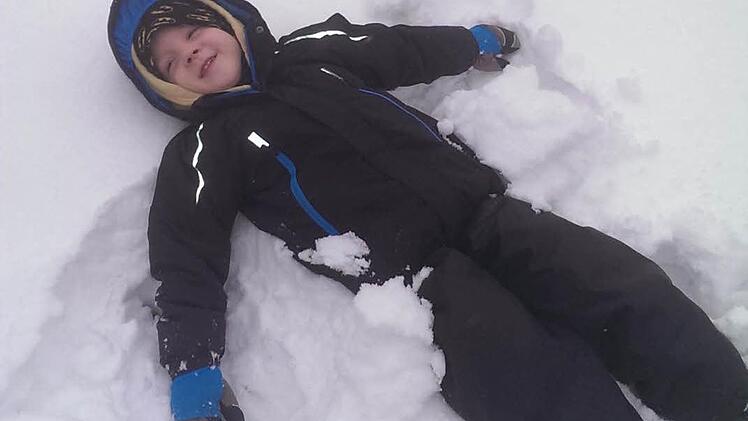 Dieser Weihnachts-Engel wird seinem Familiennamen mehr als gerecht: Es ist der fünfjährige Julian Engel. Foto: Sabine Engel