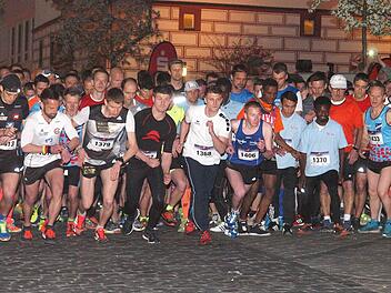 Insgesamt nahmen 1215 L&auml;ufer am Nightrun teil - so viele wie nie zuvor.  Foto: Christoph Winter
