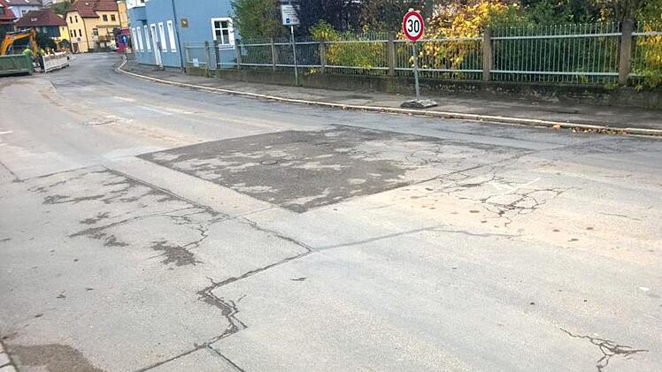Der Zustand der Kreisstraße LIF 23 in Burgkunstadt (hier: Bahnhofstraße) ist nicht gut. Landratsamt Lichtenfels