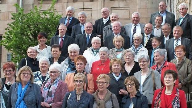 Diese Herzogenauracher feierten vor 60 Jahren ihre Erstkommunion. Fotos: Manfred Welker