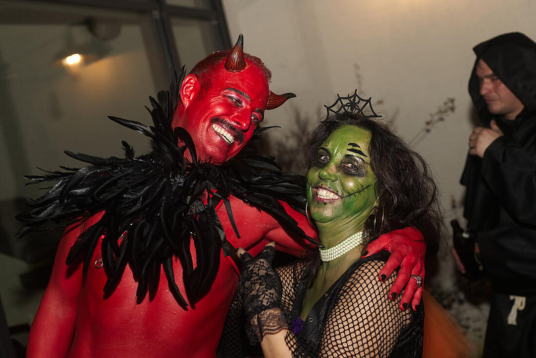 ME & MY (ZOMBIE) GIRLS HALLOWEEN