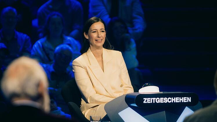 Moderatorin Pinar Atalay muss in ihrem Spezialgebiet "Zeitgeschehen" besiegt werden.