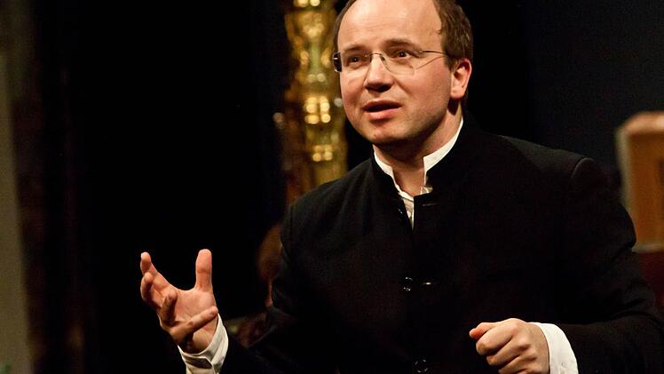 Coburgs Generalmusikdirektor Roland Kluttig dirigiert die Neuinszenierung von Benjamin Brittens Kammeroper "Die Drehung der Schraube".