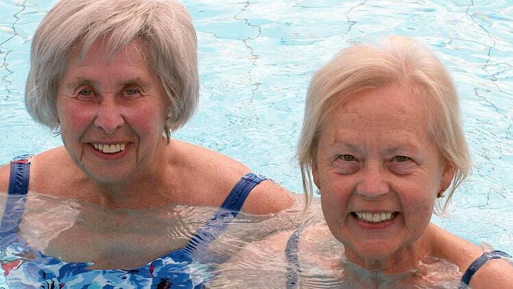 Helga Schäfer und Waldtrude Hofmann: "Wir finden vor allem das Schwimmerbecken toll und machen seit fünf Jahren jedes Jahr eine Woche Urlaub hier. Die Therme schätzen wir sehr, sie ist vielseitig und im Bistro wird auf jeden Wunsch eingegangen."