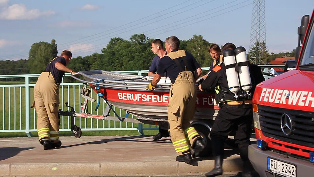 Kind stürzt in die Regnitz: Suchaktion der Rettungskräfte aus Fürth und Erlangen