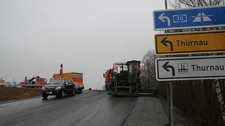 Mit der Sperrung der KU 17 gibt es eine Umleitung, die über die Autobahnanschlussstelle Thurnau-Ost führt.
