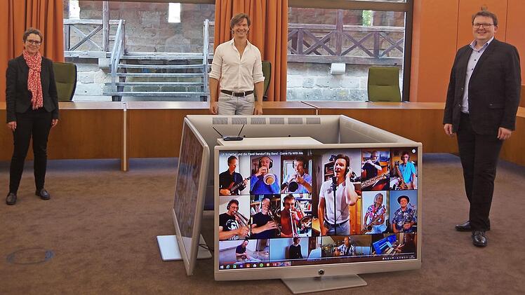 Tourismus-Chefin Kerstin Löw (von links), Uli Scherbel und Kronachs Dritter Bürgermeister Bernd Liebhardt freuen sich auf die Konzerte "Ich weiß, was ich will". Foto: Heike Schülein