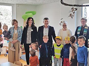 In einer kurzweiligen Feierstunde haben die Kinder zusammen mit ihren Gästen aus Kirche, Politik und Verwaltung ihre erweiterte Tagesstätte eingeweiht.