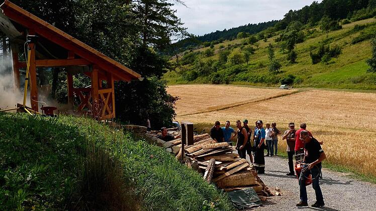 Wiederbelebung des Obereschenbacher Feldkalkofens. Foto: Gerd Schaar