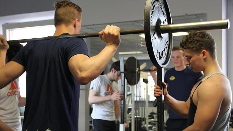 Leon Bernhard trainiert fünfmal in der Woche. Seine Freunde sind meistens mit dabei. Foto: Ulrike Müller