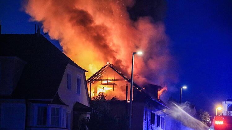 Schwerer Brand in Frensdorf im Kreis Bamberg. Fotos: News5