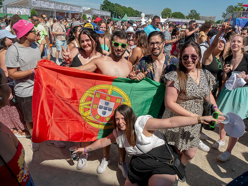 Mit internationalen und nationalen Live-Acts!