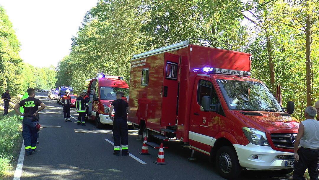 Waldbrand im Kreis Haßberge: Feuerwehr kämpft mit Großaufgebot gegen die Flammen
