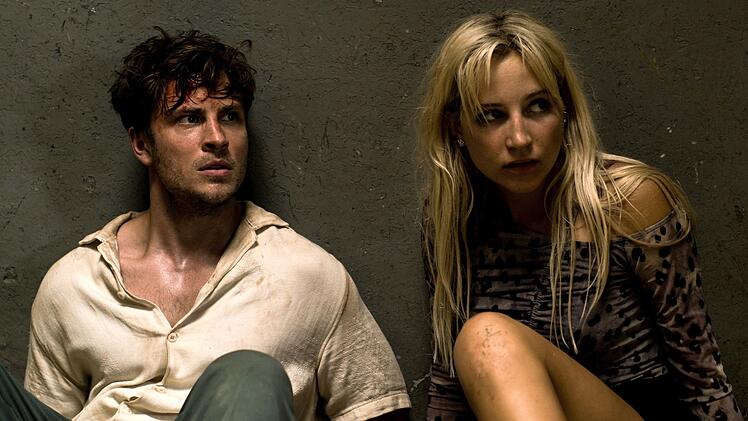 Nikolaus Tanz (Jannik Schümann) und Ines Felting (Greta Geyer) sind sich nicht sicher, welches Schicksal ihnen in der Gewalt der Entführer droht.