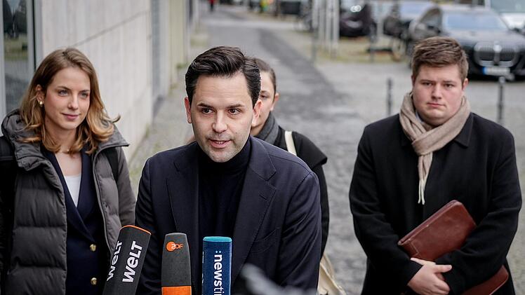 Gremiensitzungen und Statements der Bundesparteien