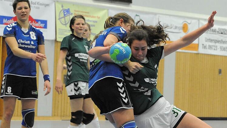 Wehren werden sich Anna-Lena Paech (rechts) und ihre SG-Kolleginnen in jedem Fall bei der SG Dietmannsried. Foto: Hopf