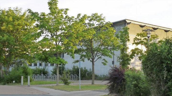 Die alte Turnhalle ist in die Jahre gekommen. Ob sie saniert werden kann wird der Gemeinderat bald diskutieren.  Foto: Pauline Lindner