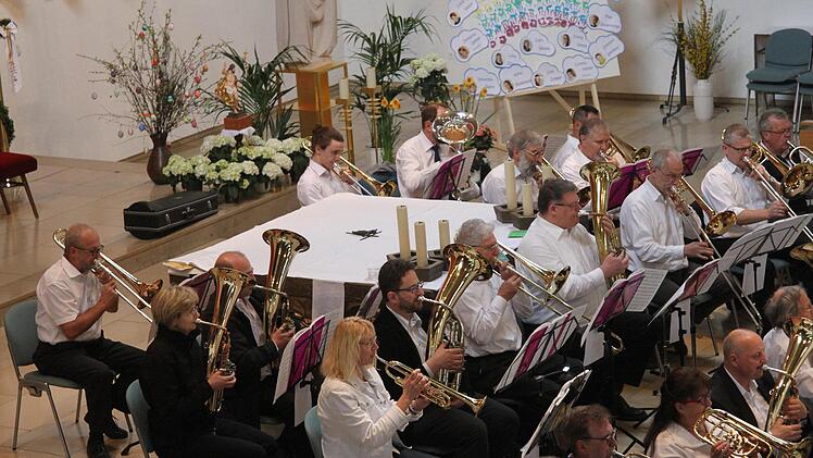 "Posaunenchor" klingt für manche sicherlich etwas irritierend, denn das Blasorchester schließt nahezu alle "Messinginstrumente" wie Trompete, Posaune, Tuba, Tenor- und Waldhorn mit ein.Günther Geiling