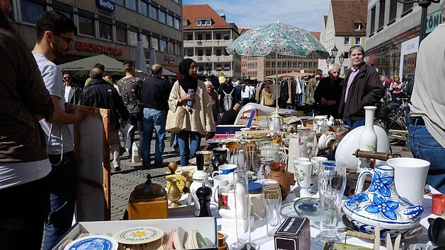 Ein großes Angebot wartet auf Flohmarkt-Freunde in Nürnberg. Hier gibt's den größten Trempelmarkt der Republik.
