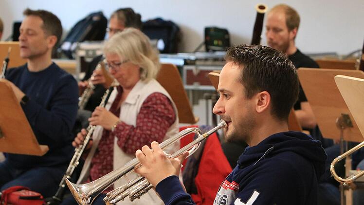 Coburgs Generalmusikdirektor Roland Kluttig probt mit dem Philharmonischen Orchester für das London-Gastspiel des Landestheaters.Foto:_Jochen Berger