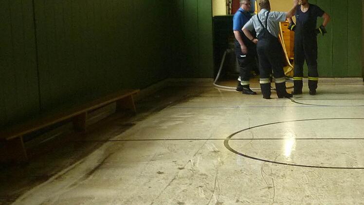 Auch die Sporthalle der Lebenshilfe wurde in Mitleidenschaft gezogen. Foto: Stefan Wicklein