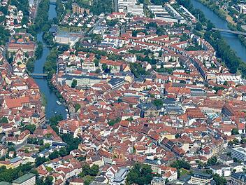 Die meisten Unternehmen im Wirtschaftsraum Bamberg beurteilen die aktuelle und die künftige Entwicklung als gut. Dennoch warnt IHK-Präsident Heribert Trunk vor zu großer Selbstzufriedenheit. Foto: Ronald Rinklef