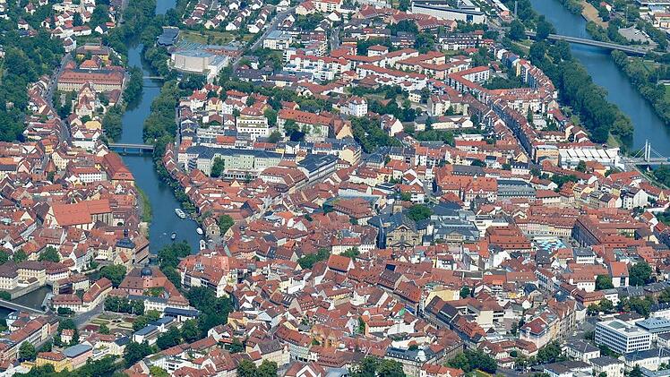 Die meisten Unternehmen im Wirtschaftsraum Bamberg beurteilen die aktuelle und die künftige Entwicklung als gut. Dennoch warnt IHK-Präsident Heribert Trunk vor zu großer Selbstzufriedenheit. Foto: Ronald Rinklef