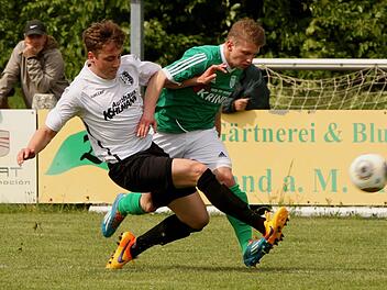 Sven Wieczorek (rechts) und seine Sander Stürmerkollegen wollen gegen den SV Erlenbach unbedingt für Treffer und die ersten Saisonpunkte des Aufsteigers sorgen.