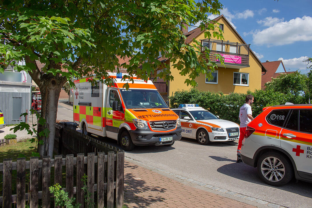 Radfahrer hat Glück im Unglück nach Kollision mit Auto