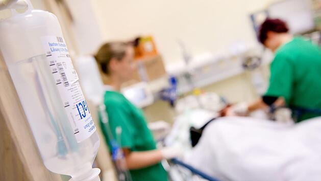 Das Pflegepersonal in Kliniken arbeitet h&auml;ufig am Anschlag.dpa