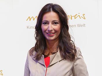 Die Nachrichtenjournalistin Pinar Atalay wirft brisante Fragen auf.