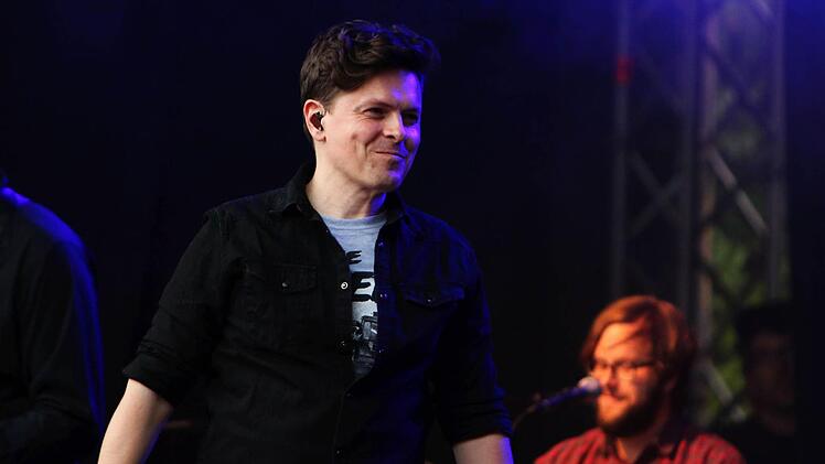 Michael Patrick Kelly zog seine Zuhörer beim Gastspiel im Rahmen des "Tambacher Sommers". Foto: Jochen Berger