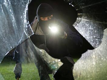 Maskierte Diebe sind  nachts in das Landesmuseum in Trier eingebrochen und haben dabei den Alarm ausgel&ouml;st. Nun werden sie von der Polizei gesucht. Symbolfoto: Daniel Maurer/dpa