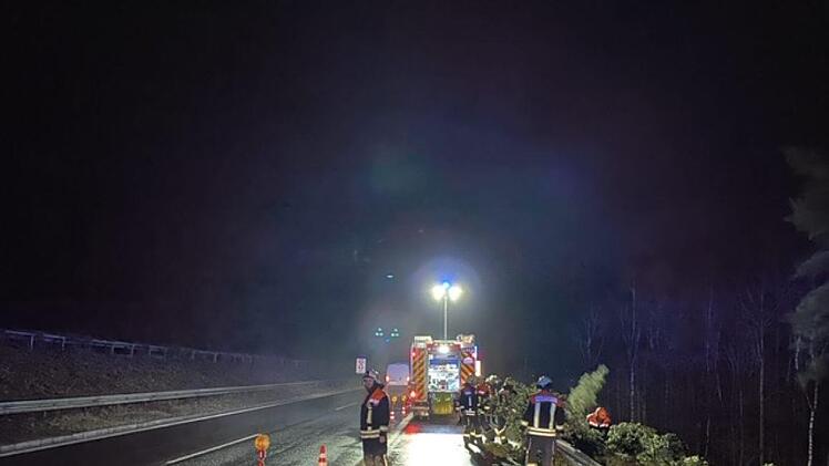 Bei einem Verkehrsunfall auf der A7 war die Bad Brückenauer Feuerwehr im Einsatz. Foto: Sebastian Gerr