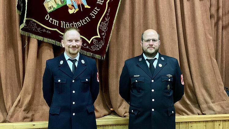 Christian Tews (rechts) und Alexander Stöcker leiten ab sofort als 1. und 2. Vorsitzender den Feuerwehrverein.