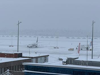 Schnee und Eis: Warum sich der Flughafen N&uuml;rnberg an Bauern wendet