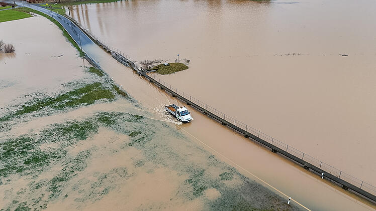 Überschwemmungen nach Regen und Tauwetter: Weiter Hochwassergefahr in Franken
